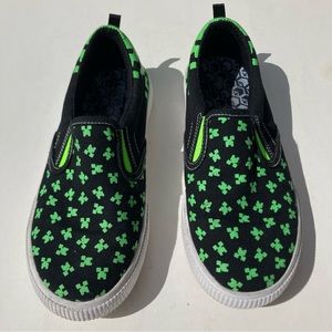 Mine Craft Green black slip on shoe size 3